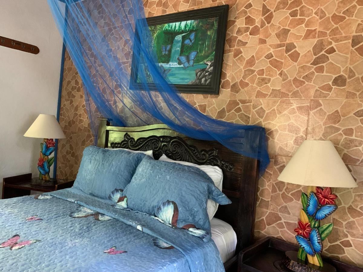 Cabinas Tito * Cahuita