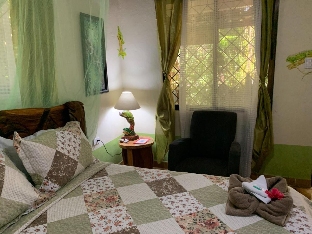 Cabinas Tito * Cahuita