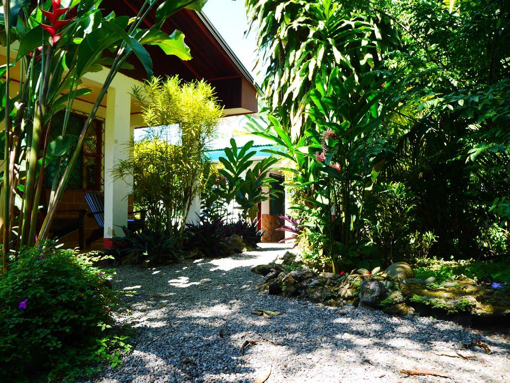 Cabinas Tito * Cahuita
