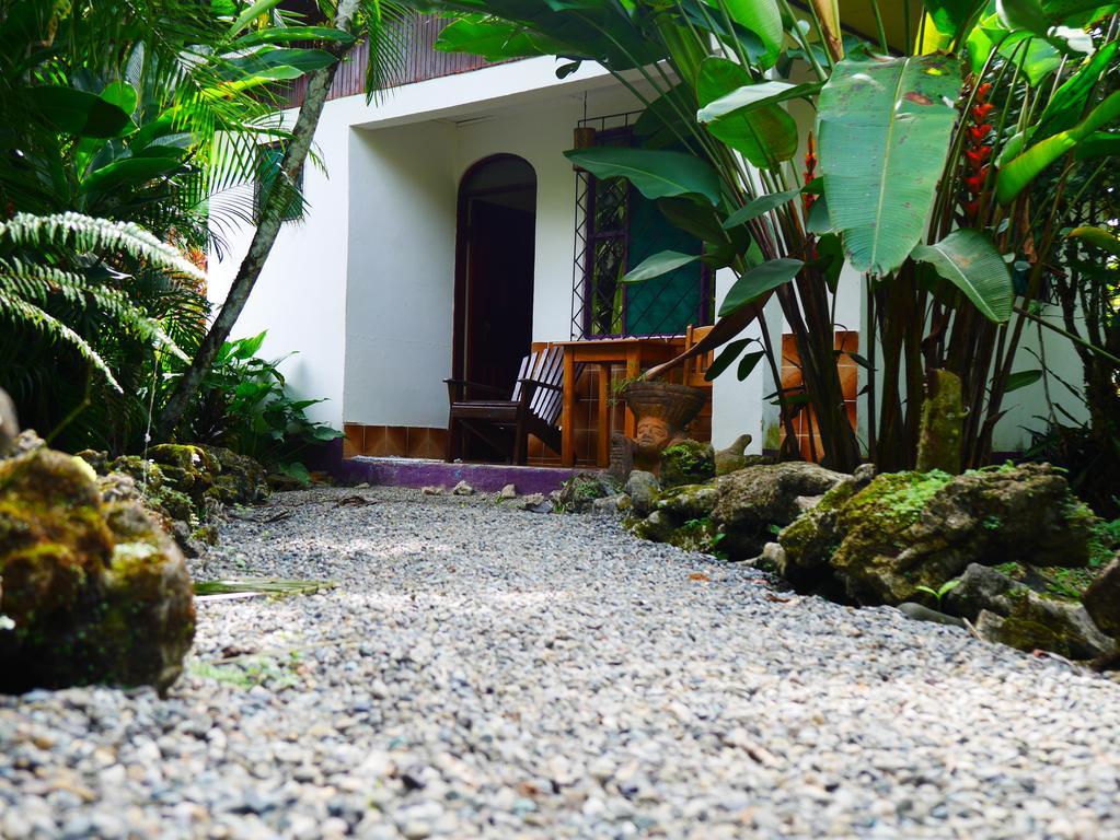 Cabinas Tito Lodge Cahuita